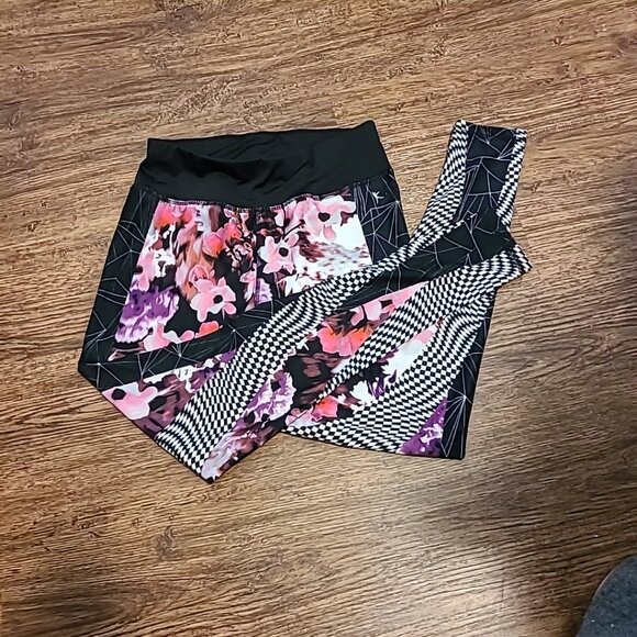 Danskin Fitted Leggings Multi-Colored‎ Ladies Size 4-6 Pre-Owned Gym Activewear - Picture 6 of 6